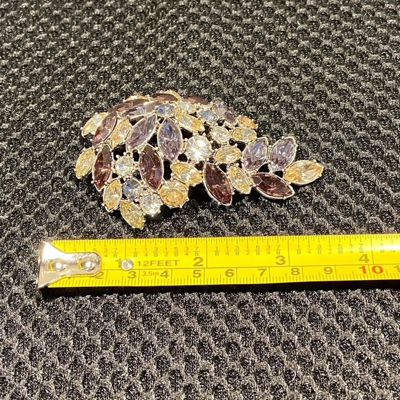 Vintage Old Hollywood Lucite Rhinestone Silver Tone Large Brooch Pin - Picture 8 of 8